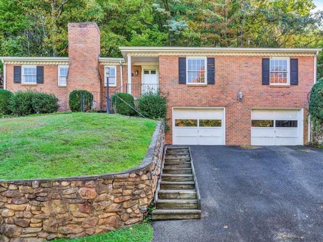 House for sale in Chestnut Hills, Roanoke