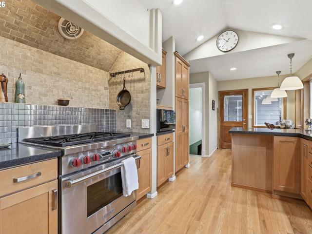 House for sale in West Slope, Oregonia