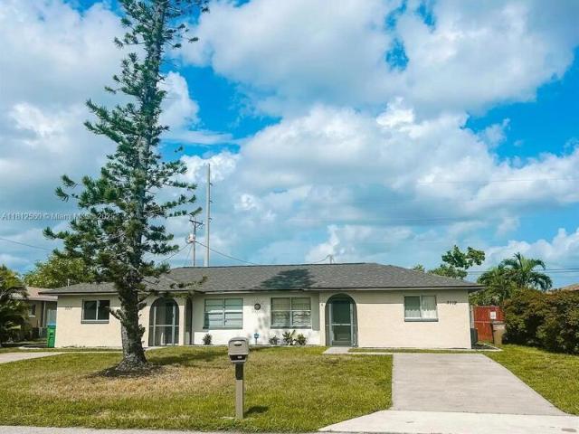Duplex for sale in Cape Coral