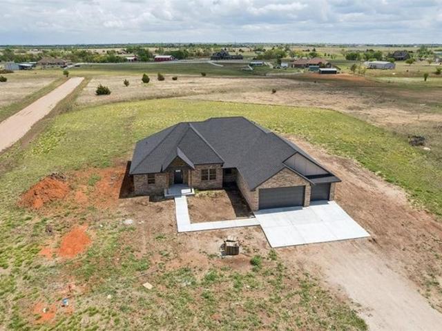 House for sale in Cashion, Oklahoma