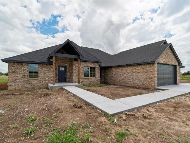 House for sale in Cashion, Oklahoma