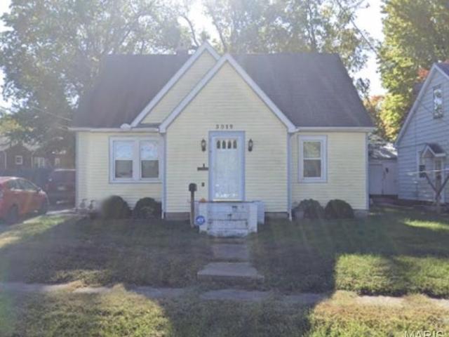 House for sale in Alton, Illinois