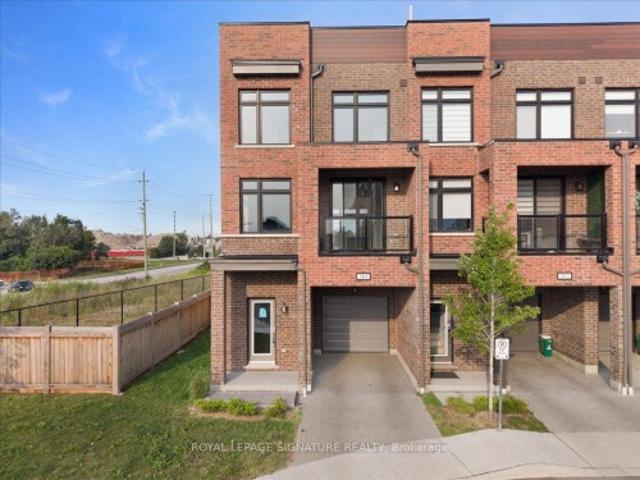 Townhouse for sale in Pickering, Golden Horseshoe