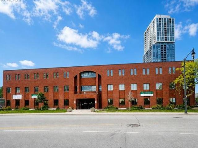 Commercial for rent in Barrie, Ontario