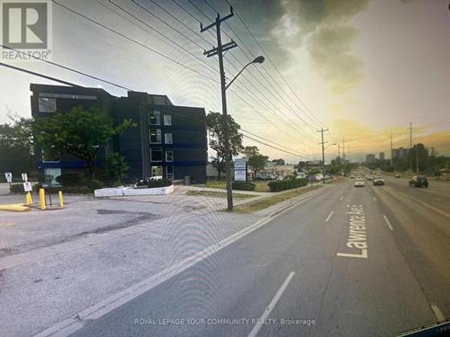 Commercial for rent in Toronto