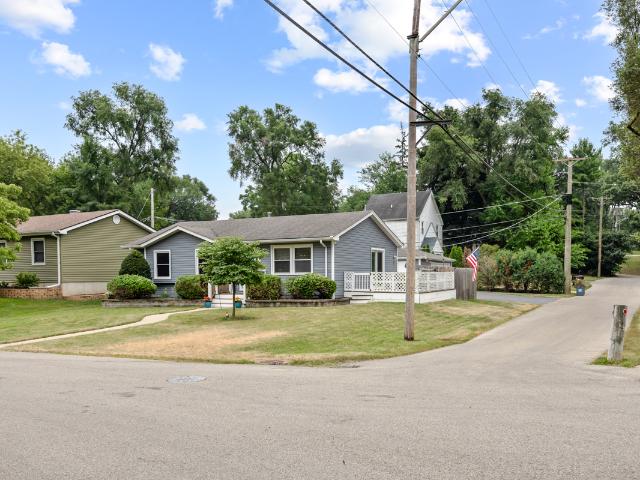 House for sale in Island Lake, Illinois
