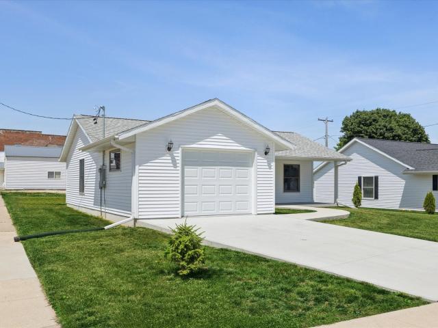 House for sale in Lost Nation, Iowa