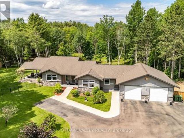 House for sale in Renfrew, Ontario
