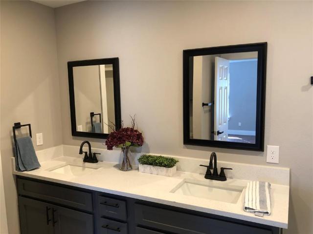 House for sale in Navarro, Texas