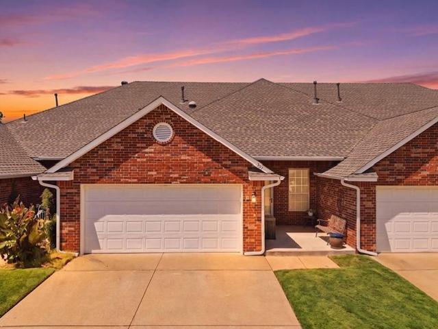 Townhouse for sale in Mustang, Oklahoma