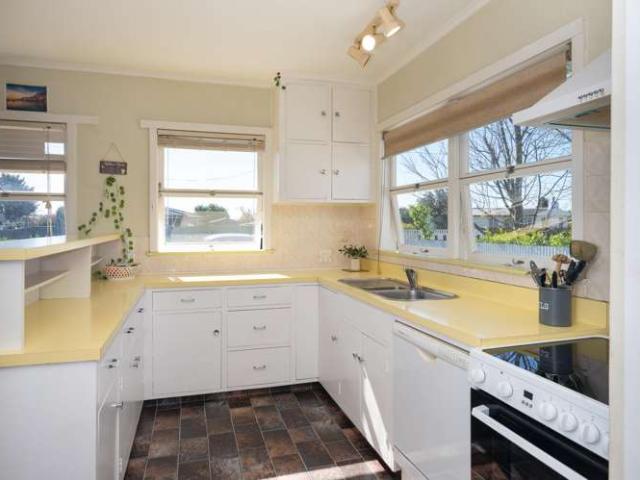 House for sale in Frimley, Hastings