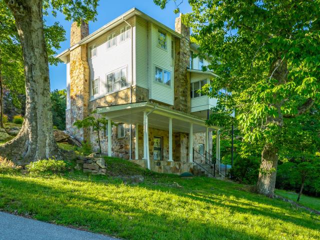 House for sale in Lookout Mountain, Georgia