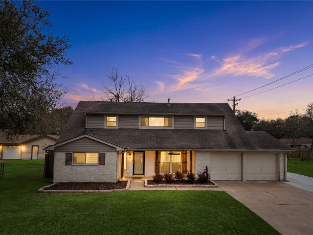 House for sale in Hitchcock, Texas