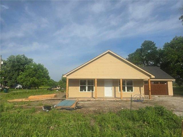 House for sale in East Lynne, Missouri