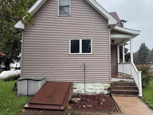 House for sale in Farmington, Van Buren County