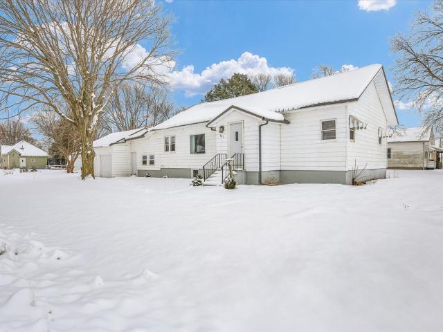 House for sale in Douglas, Illinois