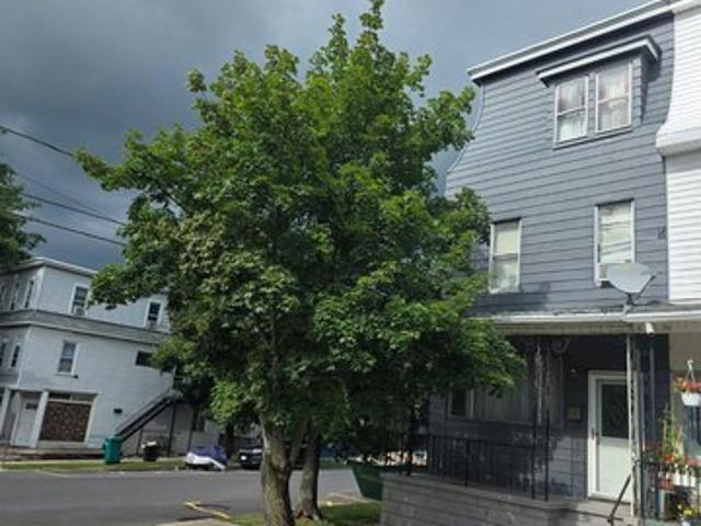 Townhouse for sale in Mount Carmel, Pennsylvania