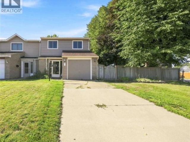 House for sale in Brights Grove, Ontario