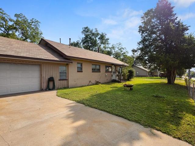 House for sale in Bowie, Texas