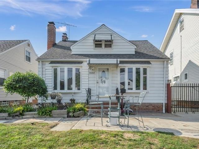 House for sale in Wickliffe, Lake County