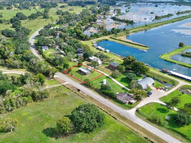 House for sale in Damon, Texas
