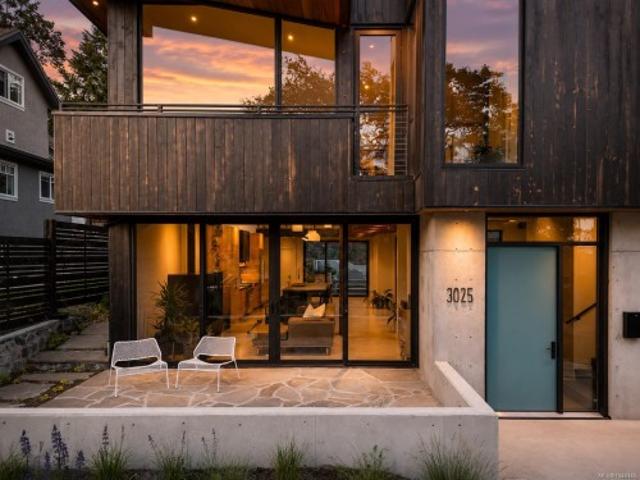 House for sale in Hillside/Quadra, Victoria