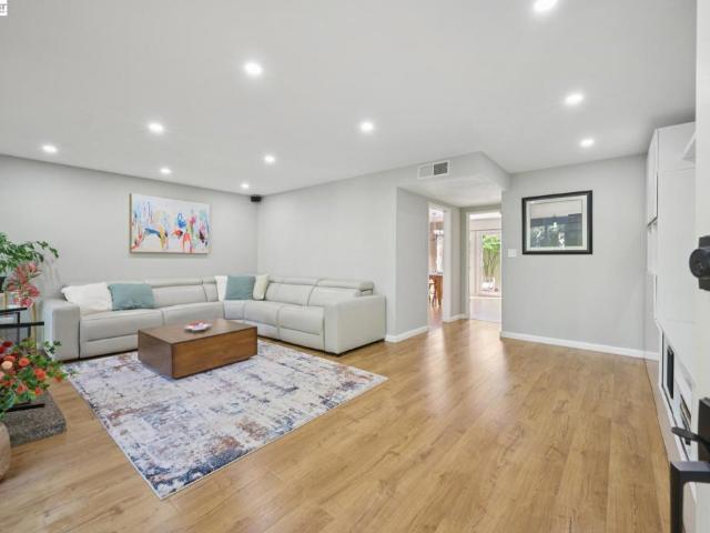 Townhouse for sale in Alameda, California