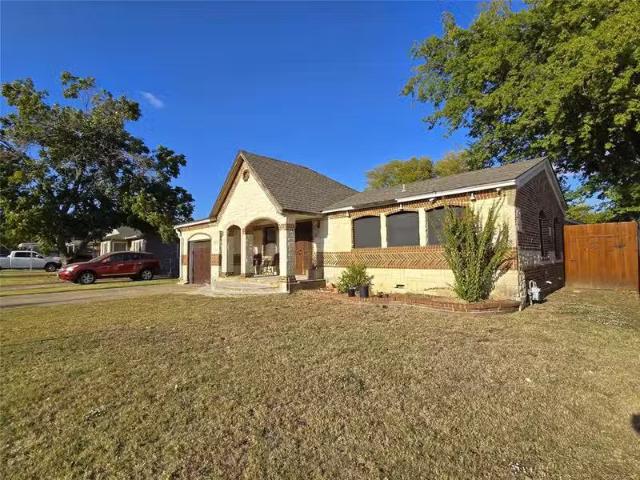 House for sale in Irving