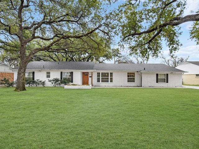 House for sale in Farmers Branch, Texas