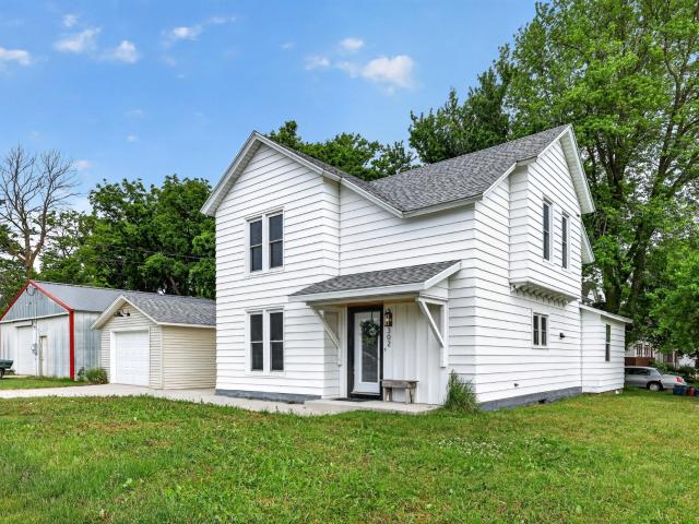 House for sale in Dodge Center, Minnesota