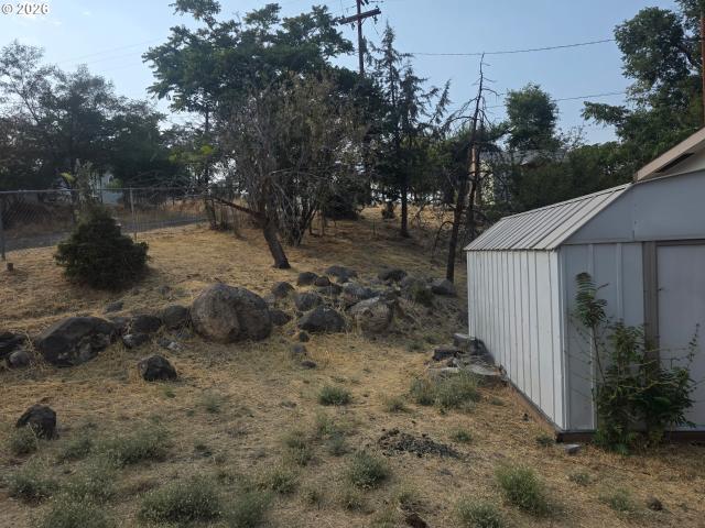 House for sale in East Maupin, Maupin