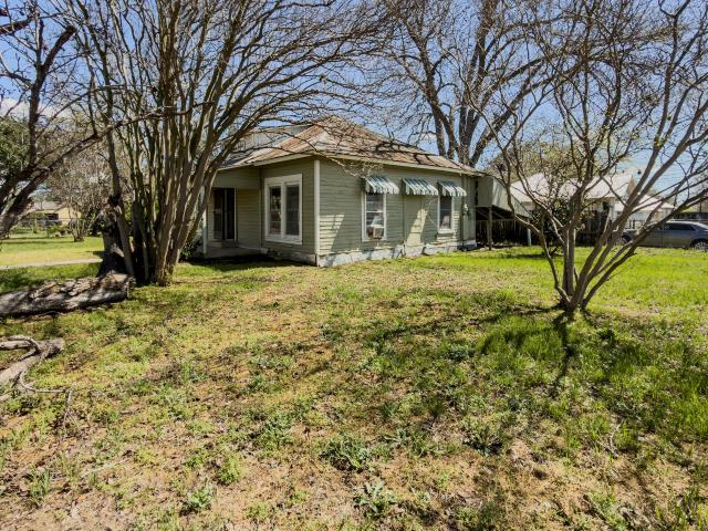 House for sale in Luling, Texas