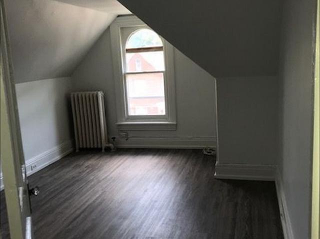 Apartment for rent in Kingston