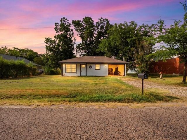 House for sale in Tioga, Texas