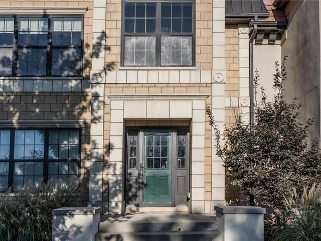 Townhouse for sale in Independence, Jackson County