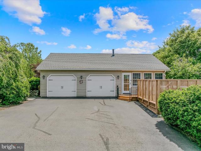House for sale in Berkeley Springs, West Virginia