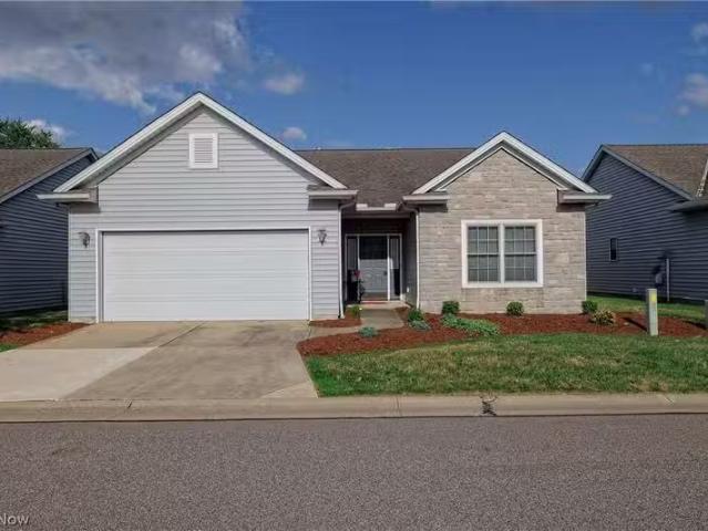 Condo for sale in Elyria
