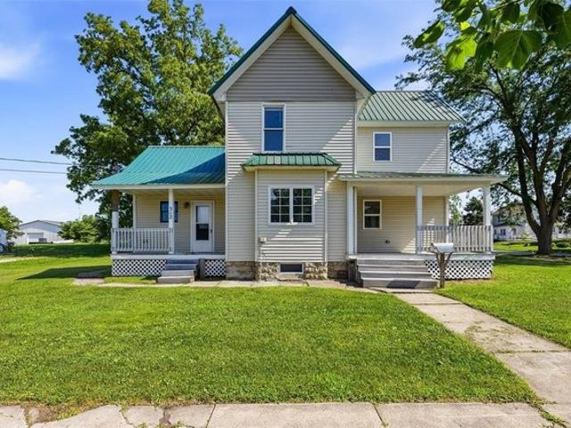 House for sale in Cedar, Iowa