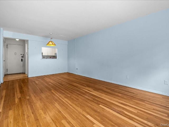 Property for sale in The Bronx, Arverne