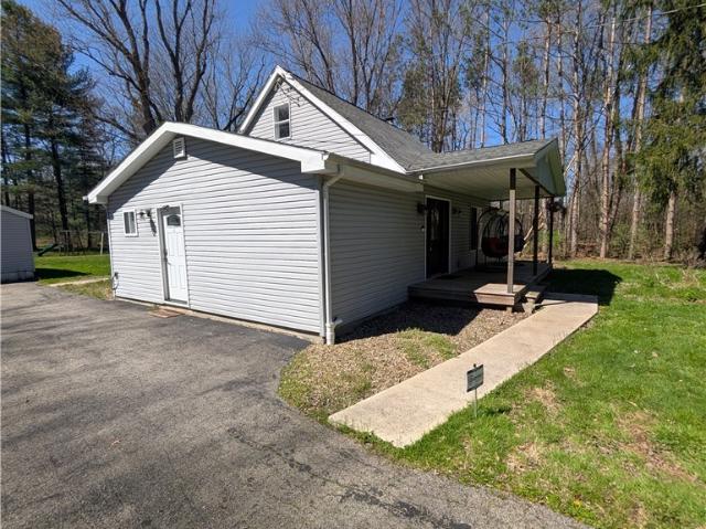 House for sale in Hubbard, Ohio