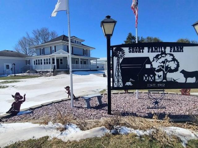 Farm for sale in Winthrop, Iowa
