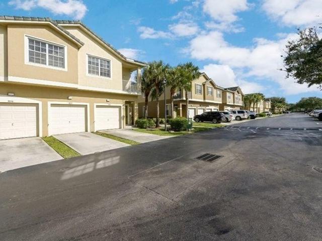 Townhouse for sale in Greenacres, Florida