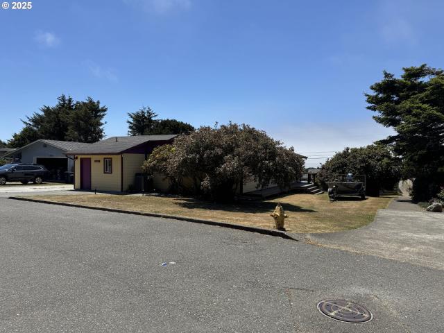 House for sale in Gold Beach