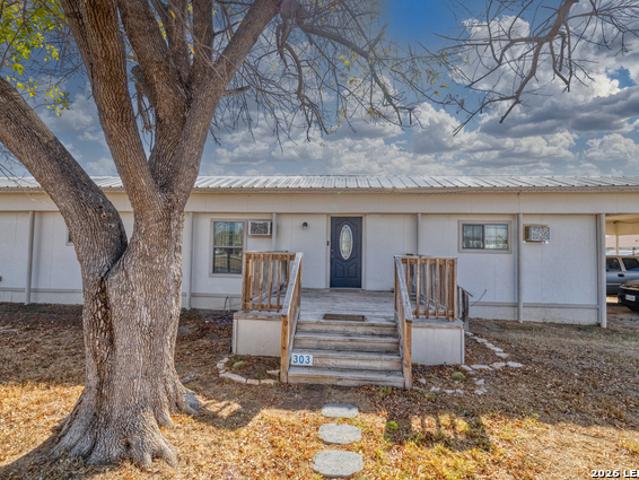 House for sale in Carrizo Springs, Texas