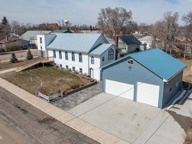 House for sale in Garrison, North Dakota