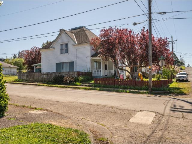 House for sale in Myrtle Point