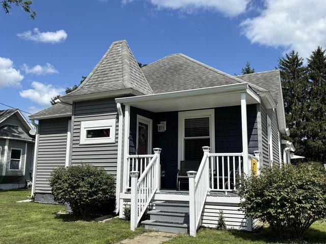 House for sale in Wolcott, Indiana