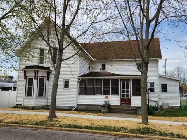 House for sale in Syracuse, Indiana