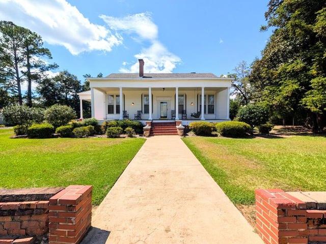 House for sale in Columbia, Alabama