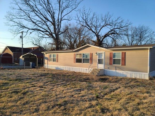 House for sale in Hurst, Illinois